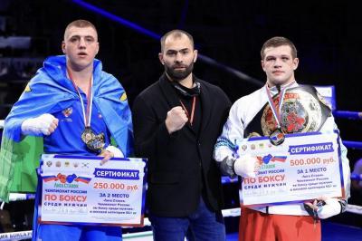 Святослав Тетерин (слева). Фото: Федерация бокса России